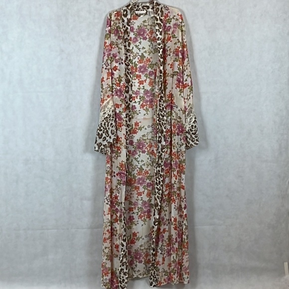 Valerie Stevens Other - SzXL Valerie Stevens Leopard Floral Kimono
